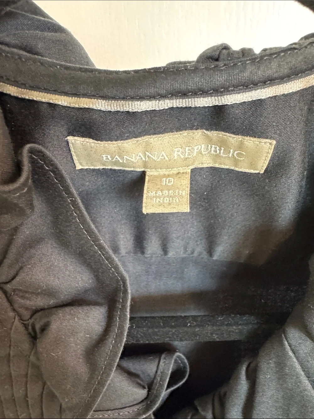 Banana Republic black sleeveless shell - Picture 5 of 6